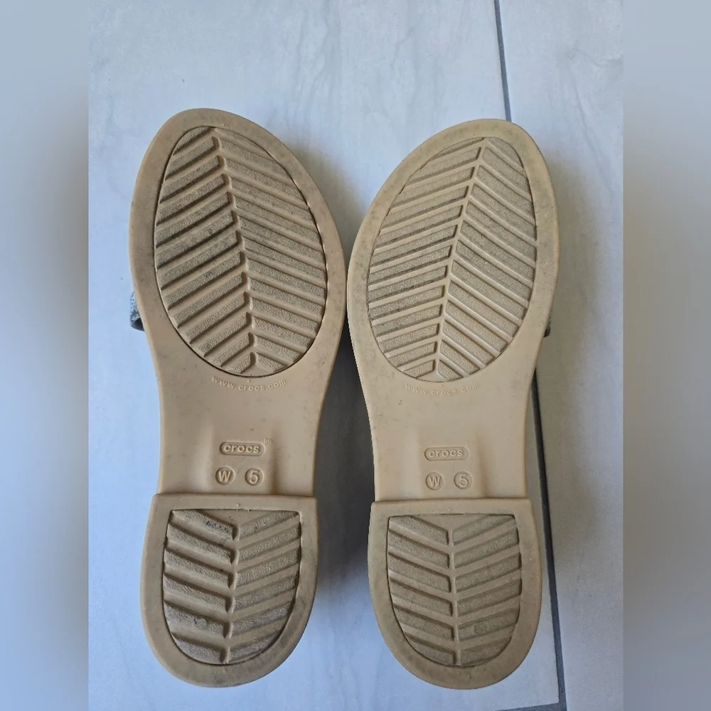CROCS step out